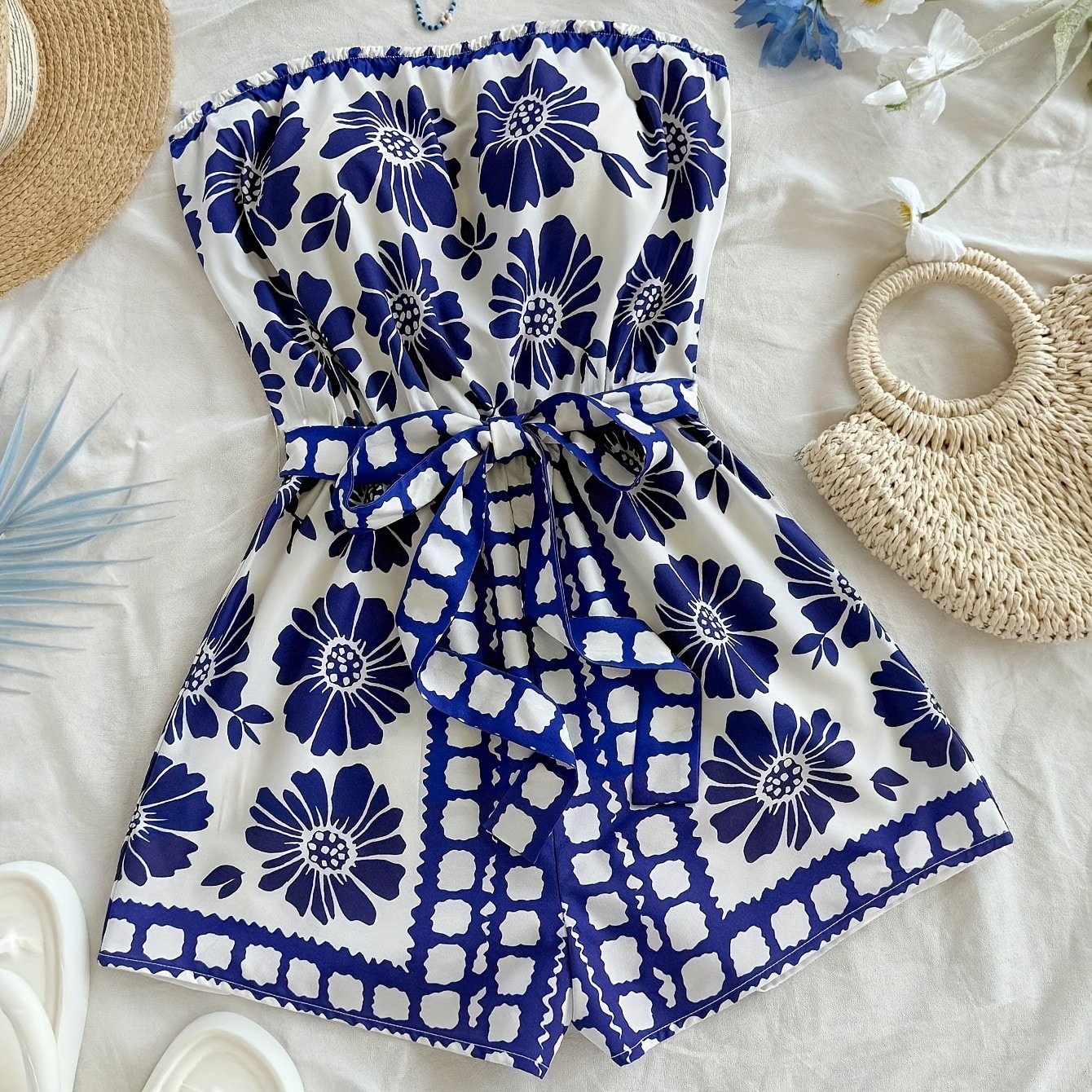 Dame bandeau-jumpsuit med blomsterprint – sommerlig heldrakt for ferie og fritid