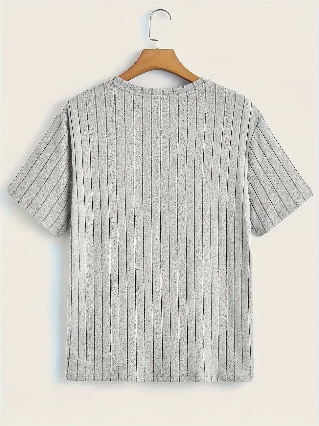 Herre T-shirt med lodret ribmønster – Moderne kortærmet shirt til hverdag og fritid