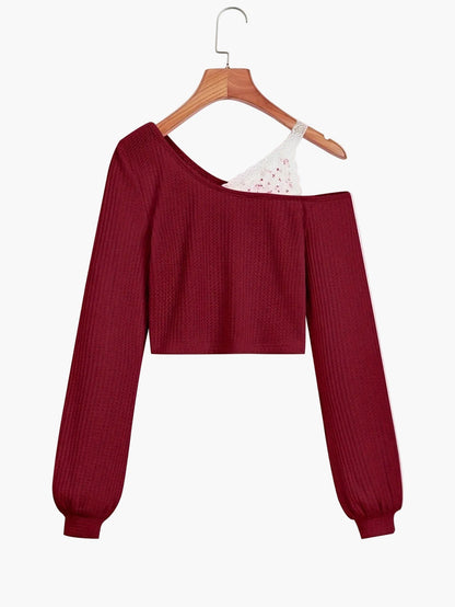 Damski modny sweter na jedno ramię z koronkowym akcentem – modny casualowy look