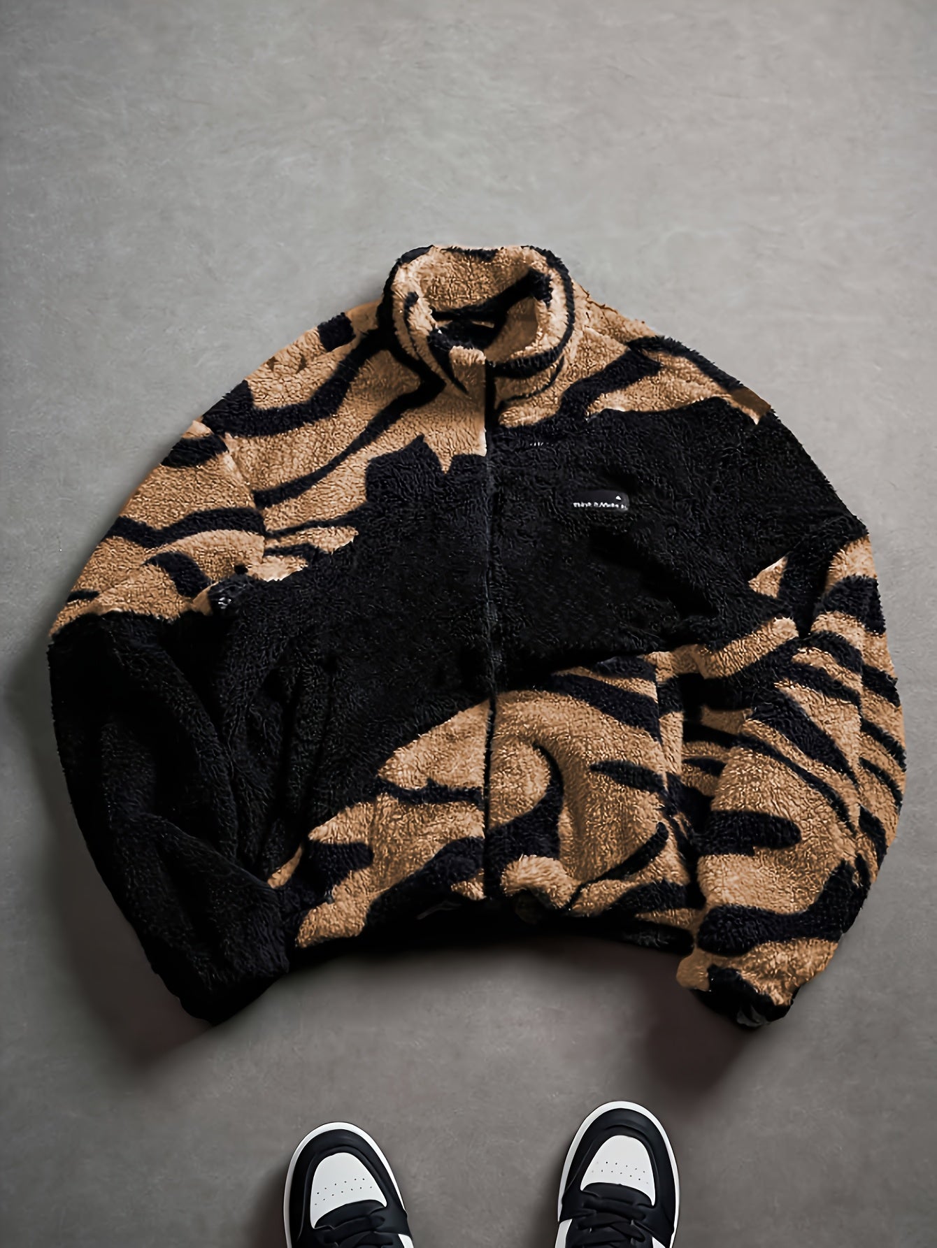 Chaqueta unisex de forro polar de peluche con estampado de cebra y cuello alto