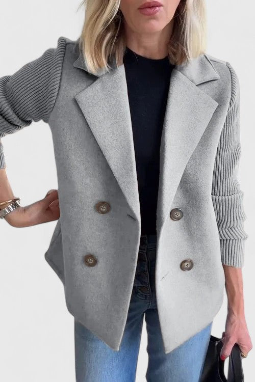 Emma | Blazer voor dames met gebreide mouwen en knopen