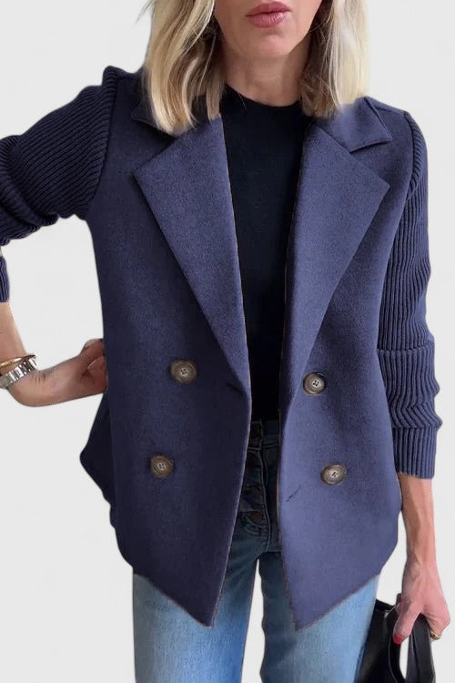 Emma | Blazer voor dames met gebreide mouwen en knopen