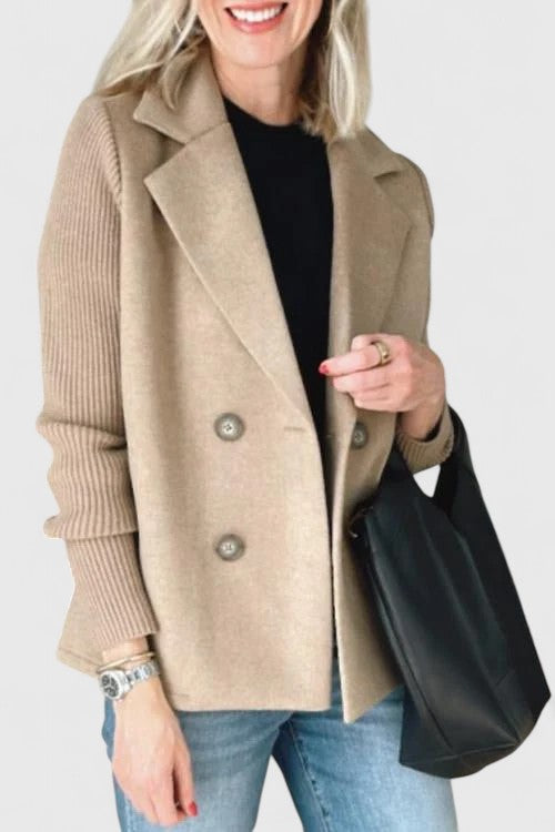 Emma | Blazer voor dames met gebreide mouwen en knopen