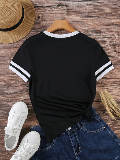 Dam T-shirt med hjärtmönster och kontrastremsor – fritidsstil för vardag och sommar