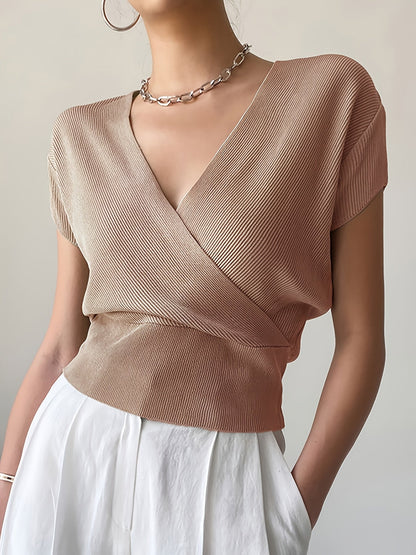 Dames wikkelshirt met V-hals en korte mouw – Modern vrijetijdstopje