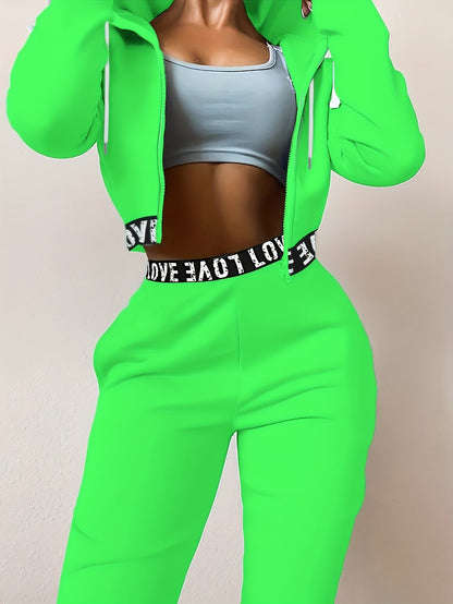 Sportieve dames-loungewear-tweedelige set met cropped hoodie en broek, band met het opschrift ‘LOVE’
