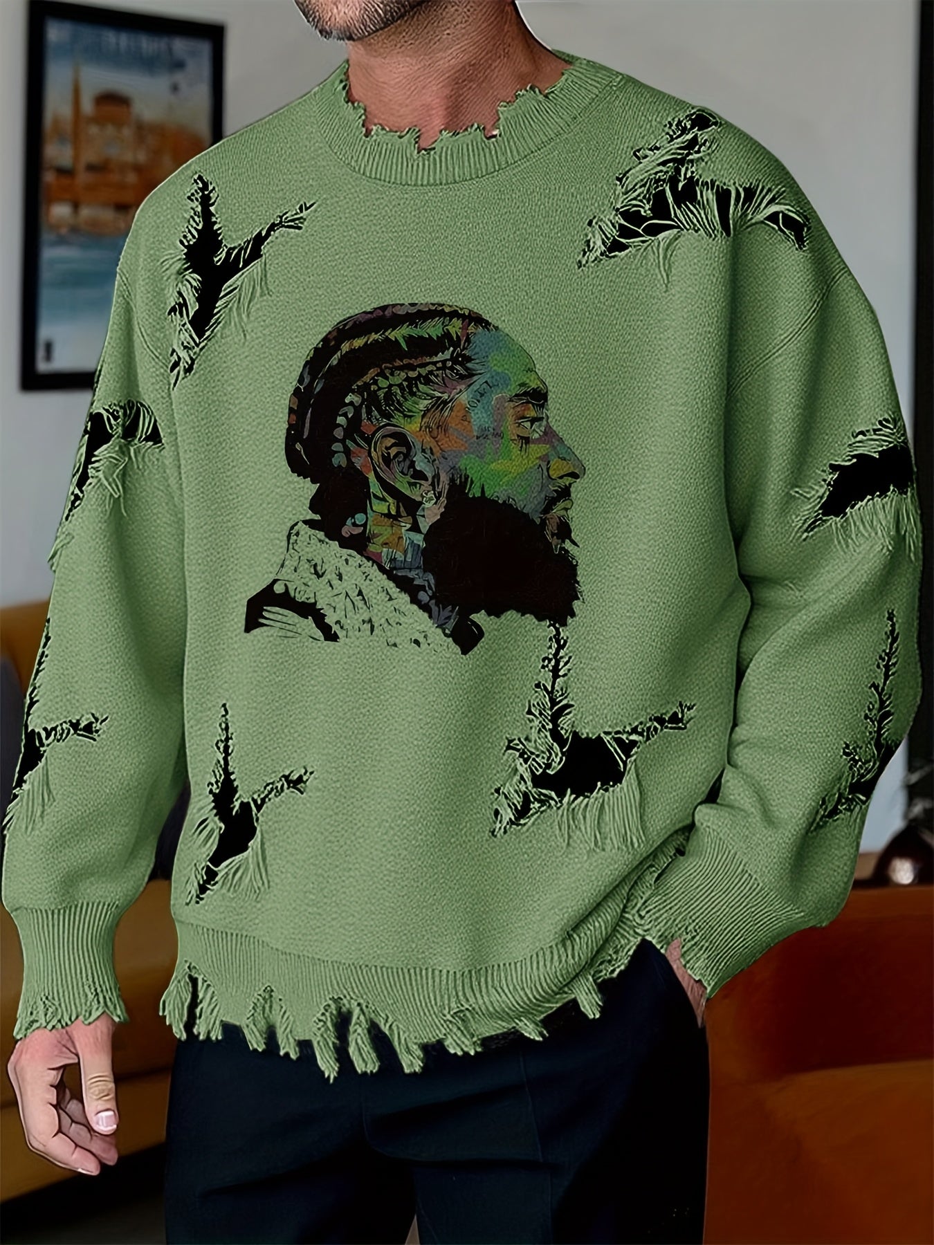 Suéter de hombre de cuello redondo con estampado y efecto desgastado beige
