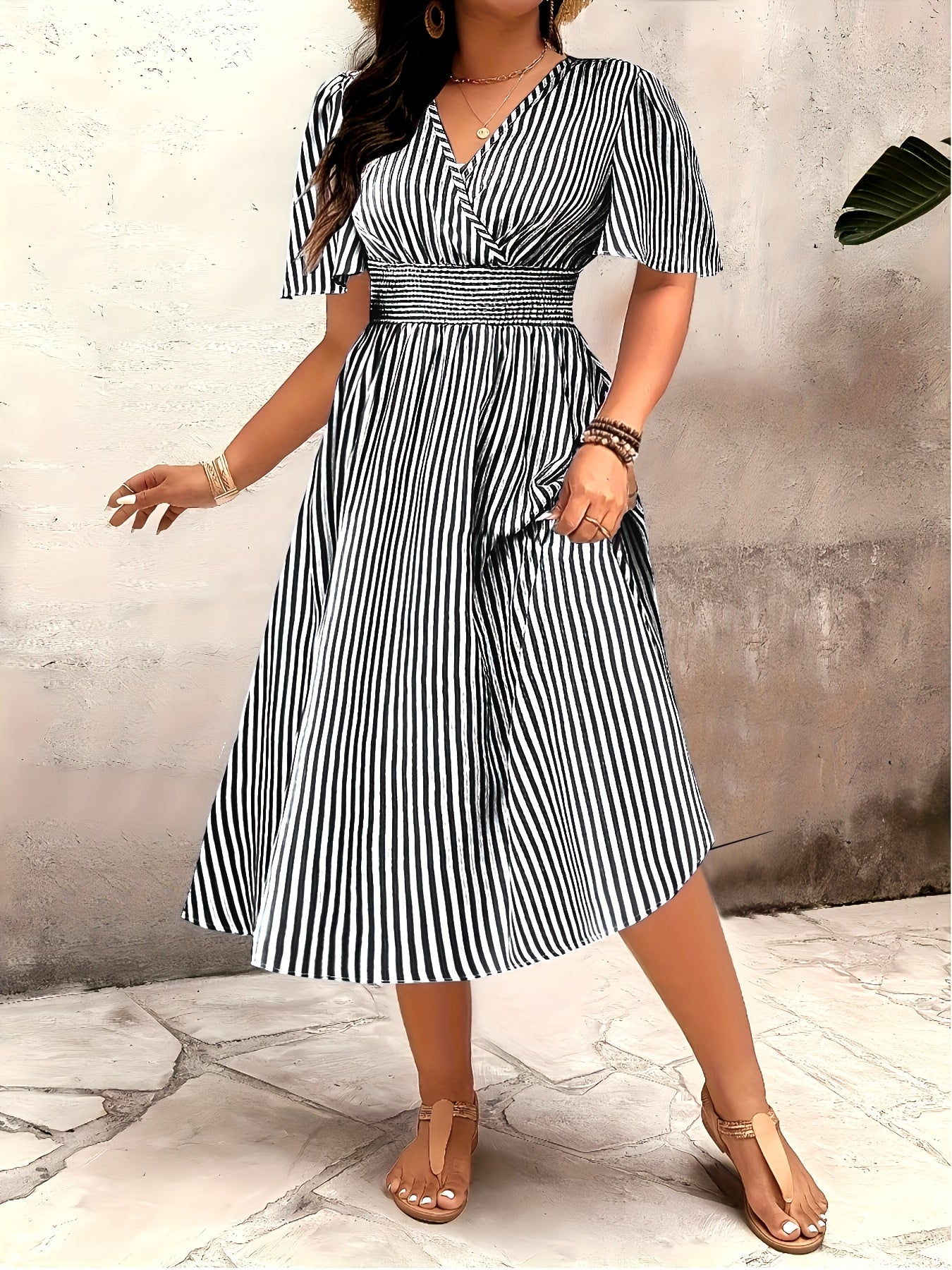 Robe midi élégante rayée pour femme avec décolleté en V et taille froncée – Parfaite pour le quotidien et les occasions spéciales