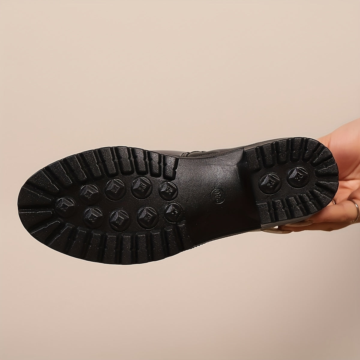 Damen Stiefelette mit Zierschnalle und seitlichem Reißverschluss, Schwarz