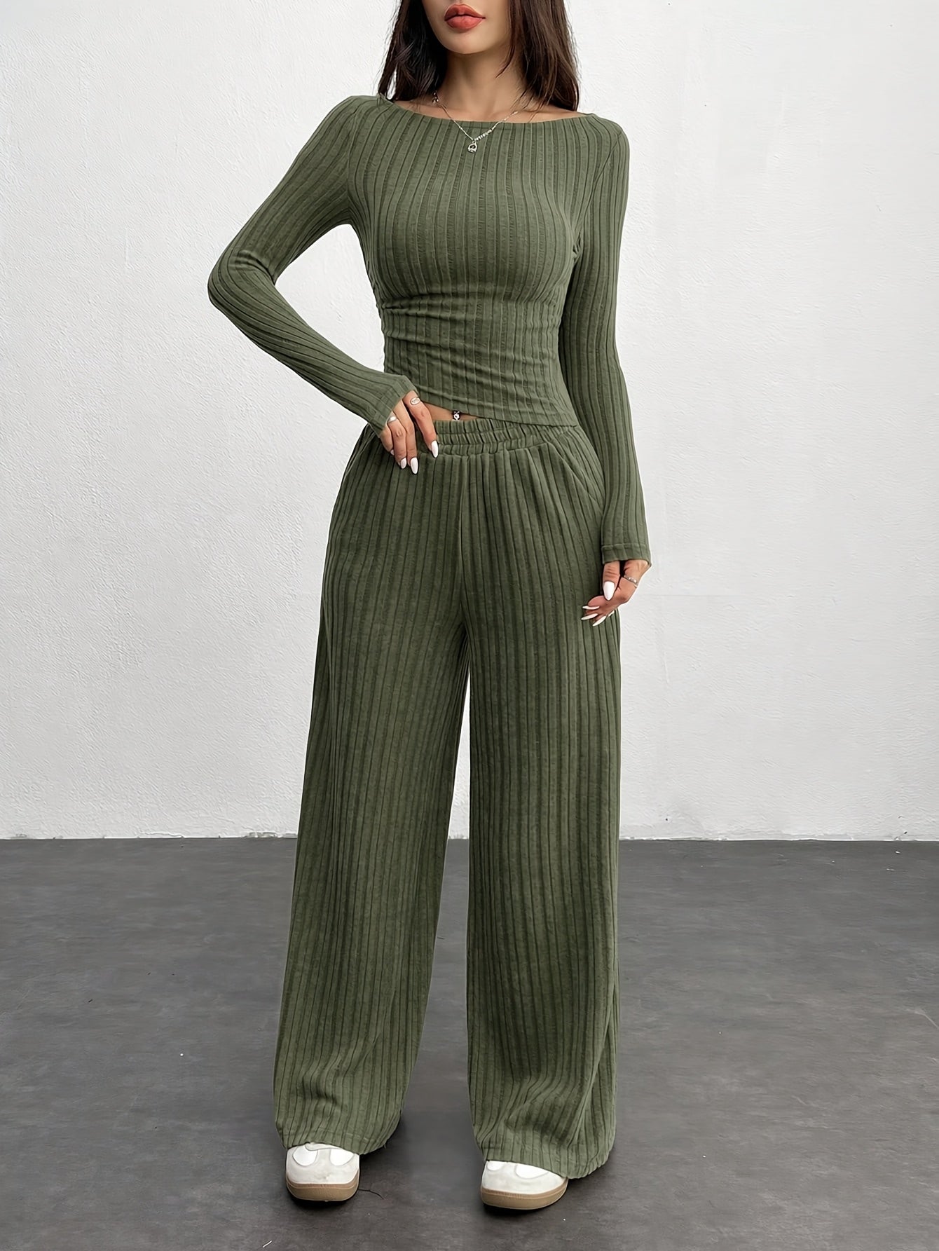 Completo loungewear a coste da donna, top corto a maniche lunghe e pantaloni ampi, grigio