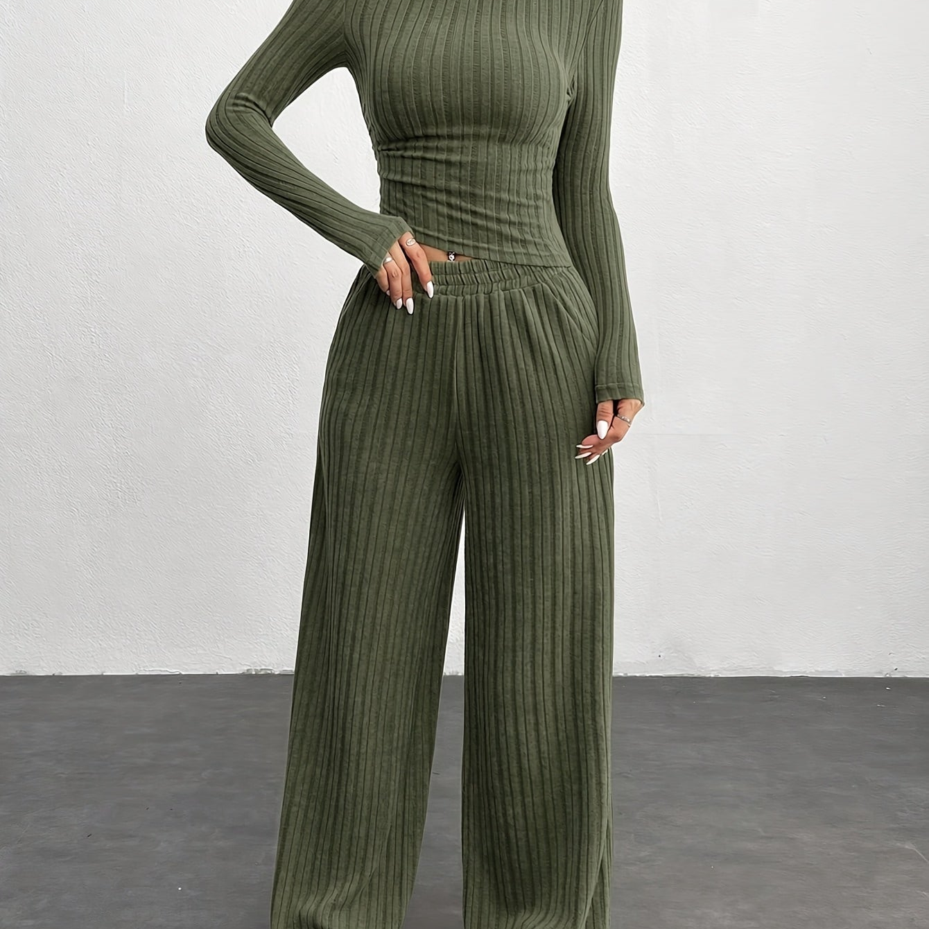 Completo loungewear a coste da donna, top corto a maniche lunghe e pantaloni ampi, grigio
