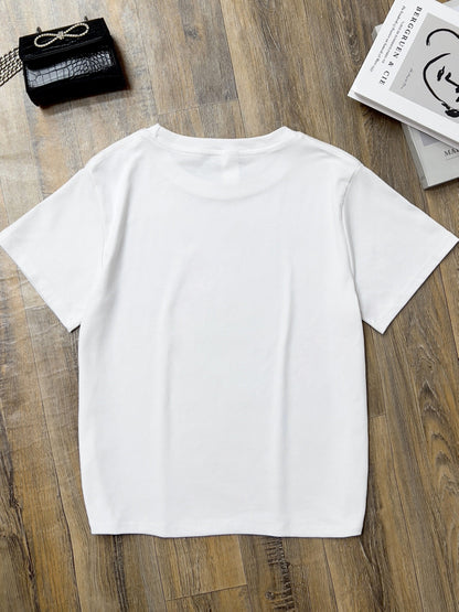 Dam-pyjamaset kortärmad t-shirt och rutiga byxor – bekväm sovdräkt i casualstil