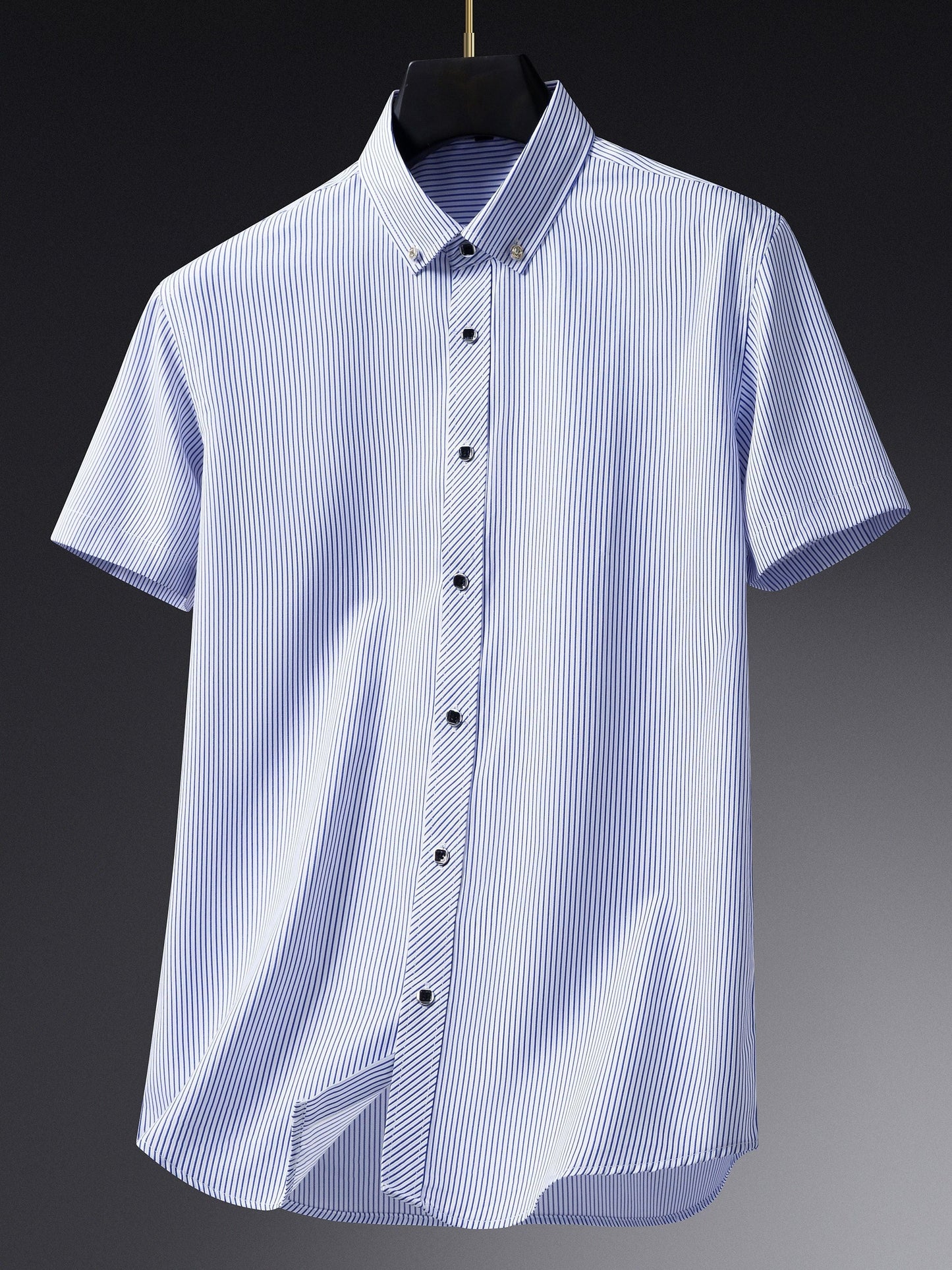 Camicia da uomo a maniche corte business con classiche righe e colletto moderno – Elegante outfit casual e da ufficio