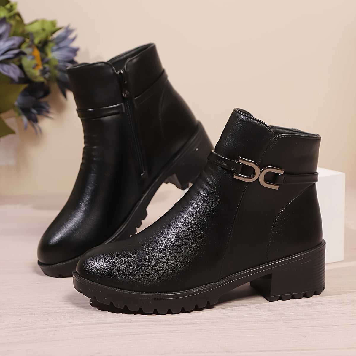 Damen Stiefelette mit Zierschnalle und seitlichem Reißverschluss, Schwarz