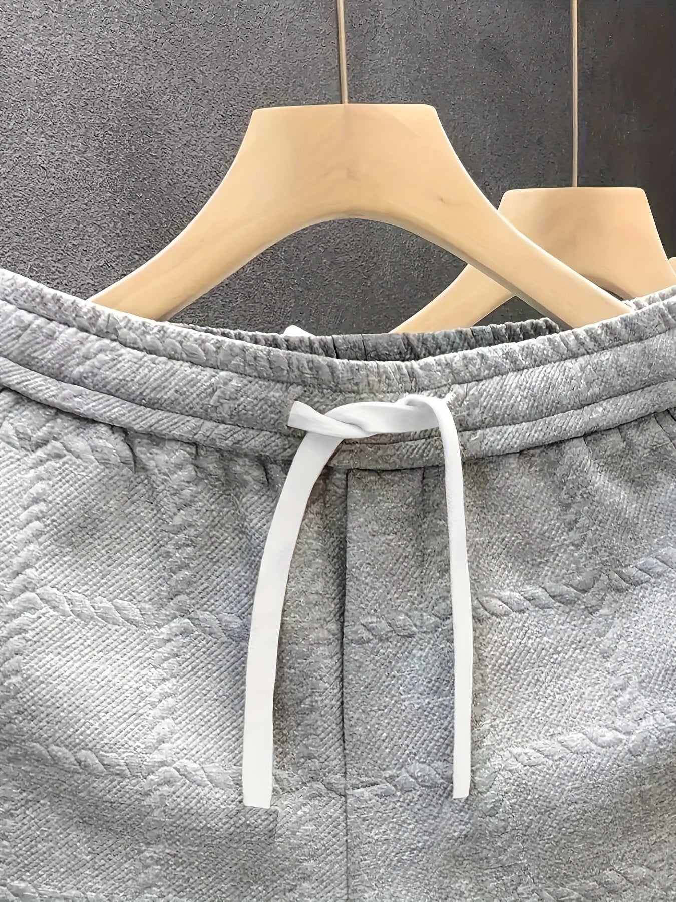 Shorts de loisirs pour hommes avec embossage et design moderne – Décontracté & Sportif