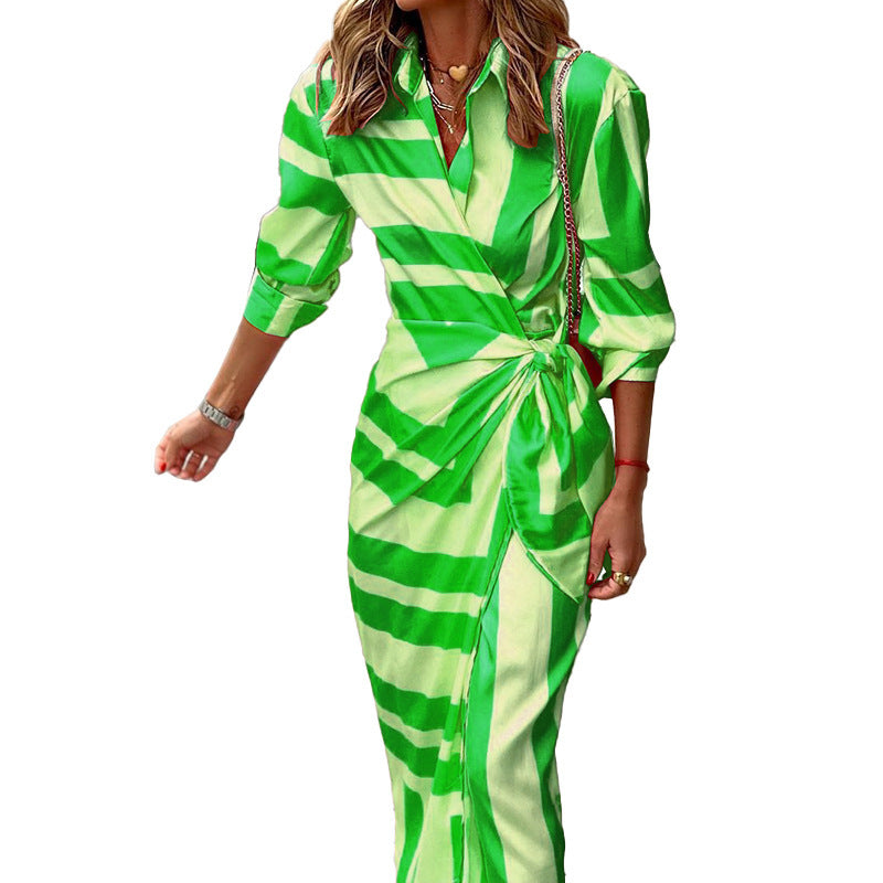 Jacqueline – Robe rayée avec laçage et design élégant