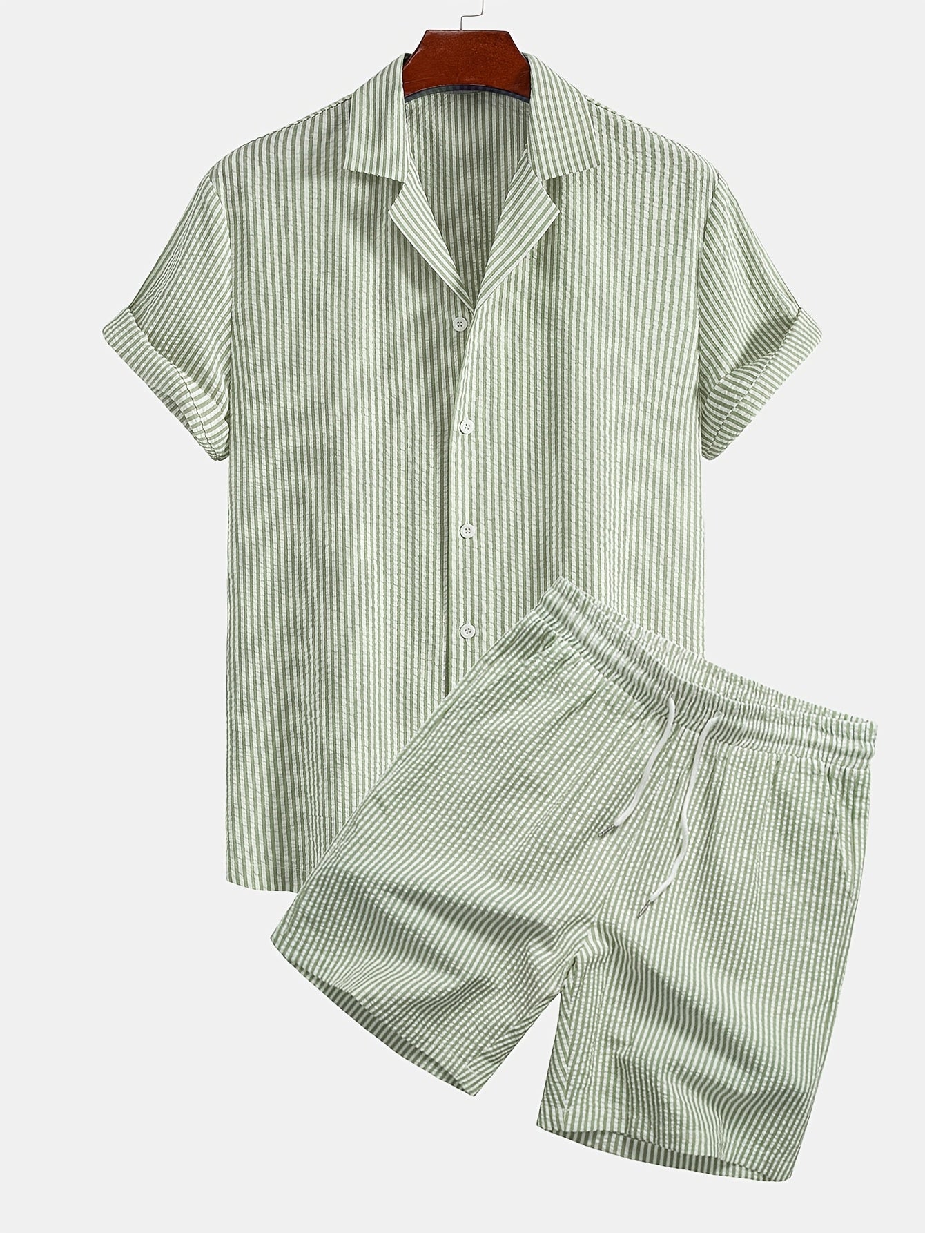 Conjunto para hombre de dos piezas – Atuendo de verano a rayas con camisa de manga corta y pantalones cortos – Estilo vacacional casual y elegante