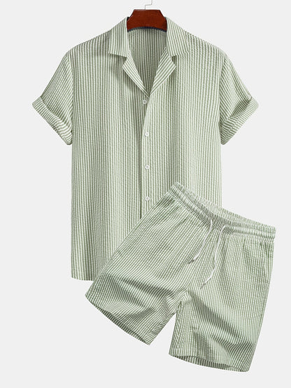 Conjunto para hombre de dos piezas – Atuendo de verano a rayas con camisa de manga corta y pantalones cortos – Estilo vacacional casual y elegante