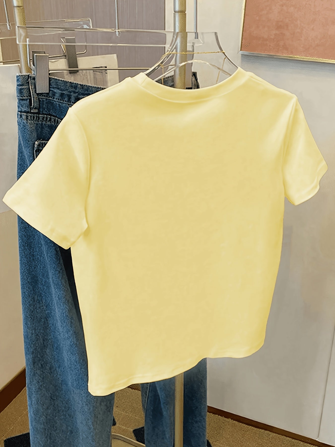 T-shirt femme avec broderie de citrons et imprimé moderne – Style décontracté, idéal pour le quotidien