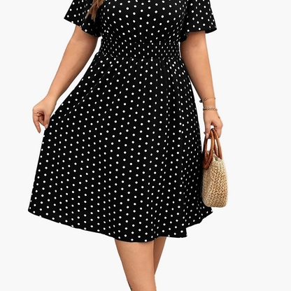 Dame fritidskjole med prikker, taljeret, elegant sommerlook