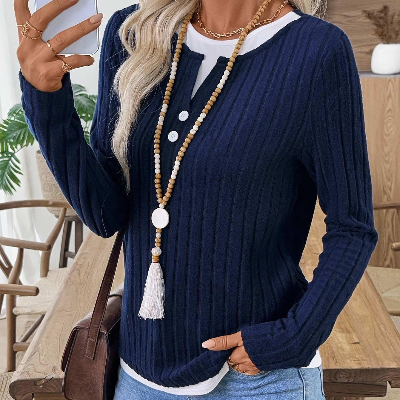 Dame-langærmet bluse i ribstrik med Henley-udskæring, marineblå