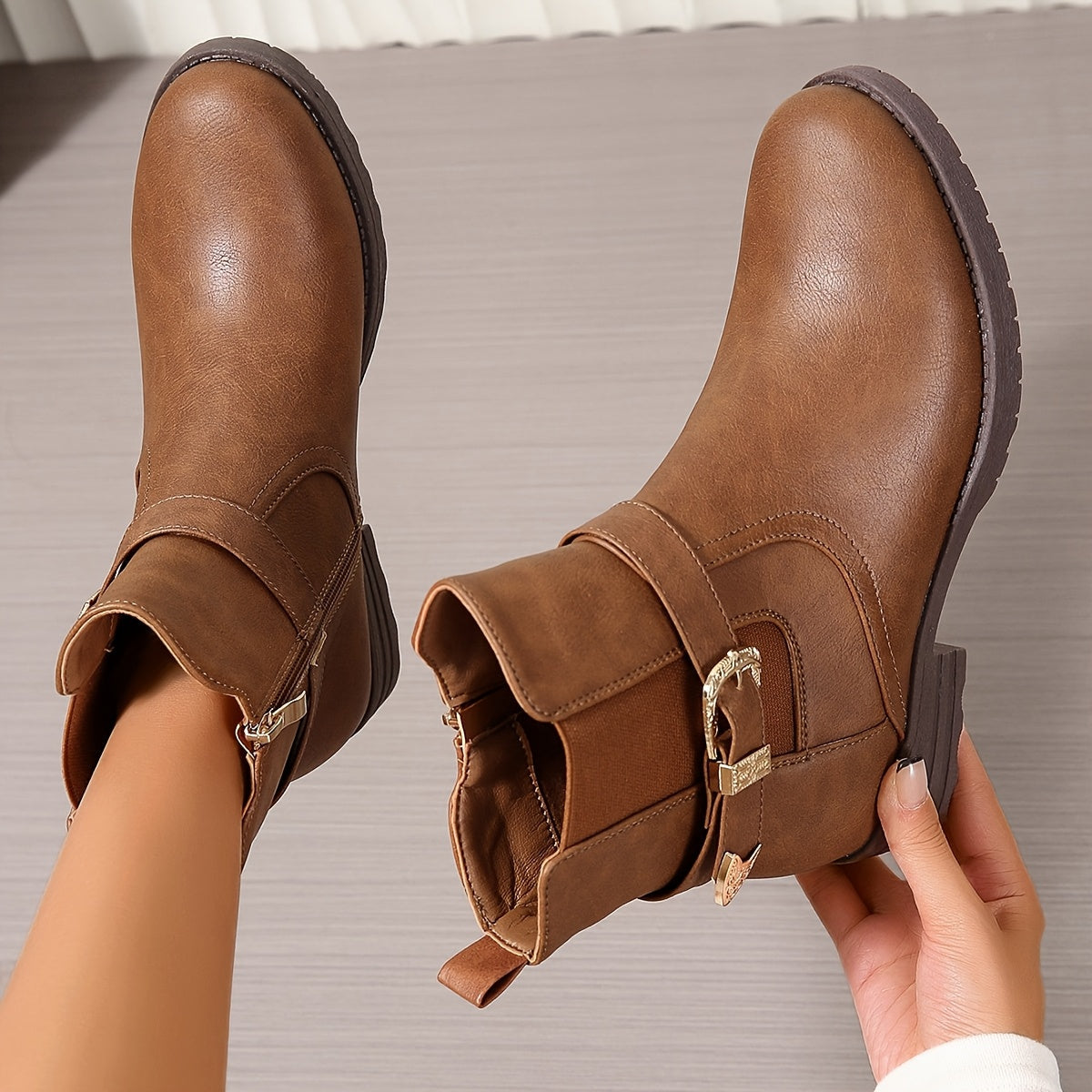 Jemima | Chelsea boot voor dames met westerngesp en blokhak
