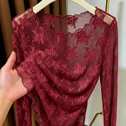 Dame langermet skjorte med blomsterbroderi og transparent design – Elegant overdel for stilfulle antrekk