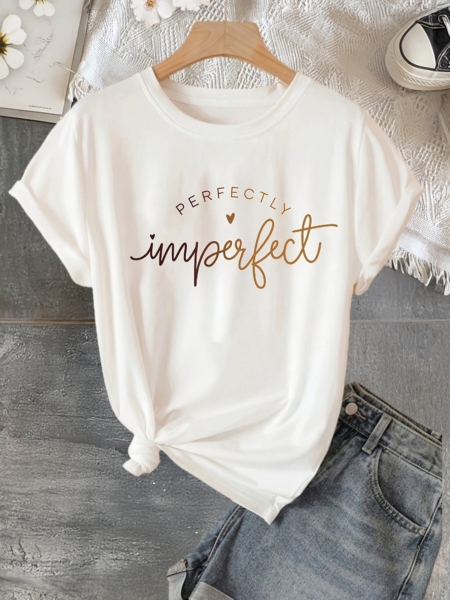 Dame T-skjorte med statement-trykk "Perfectly Imperfect" – Avslappet stil for hverdag og fritid