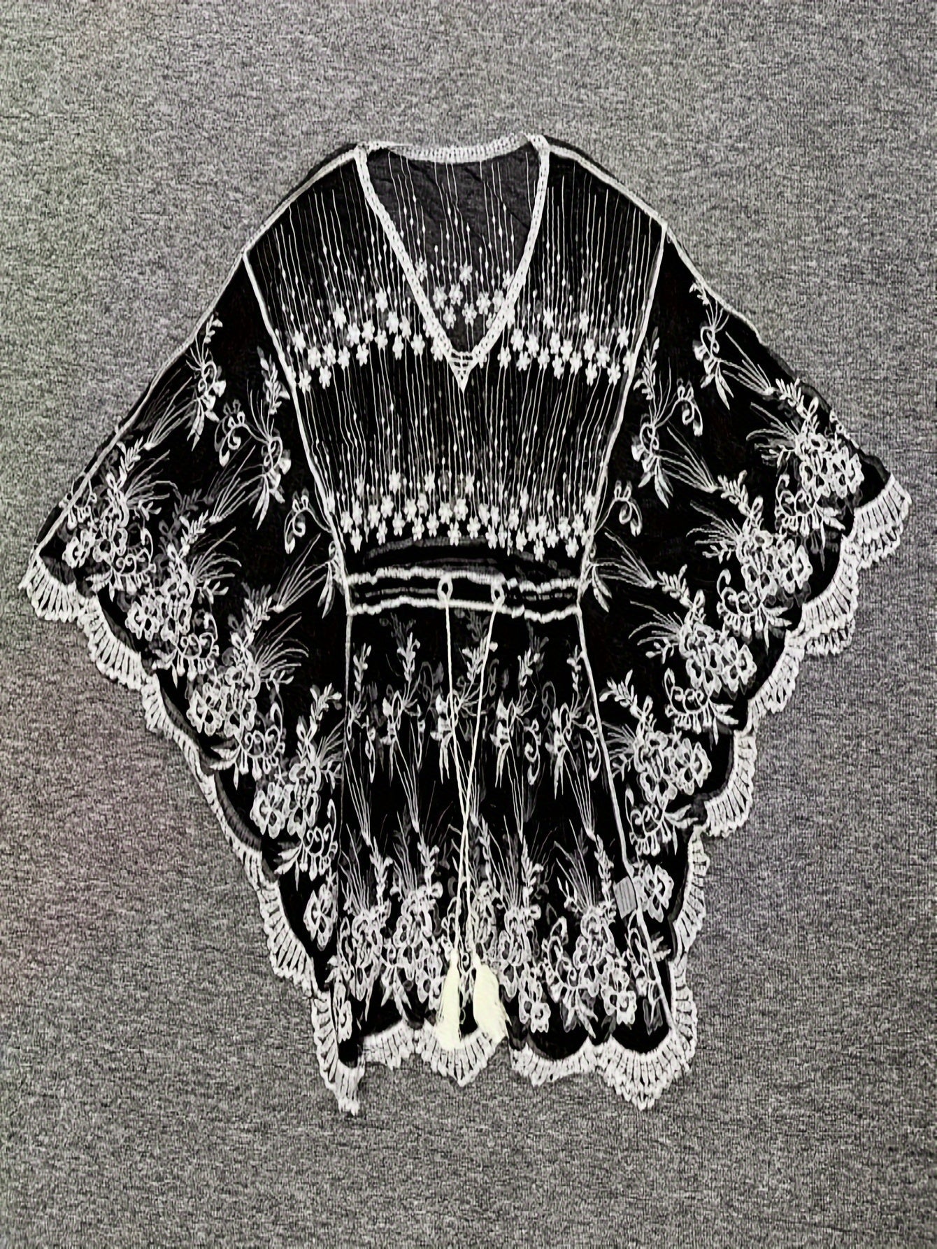 Dame strandponcho kaftan cover-up med broderi og boho-stil