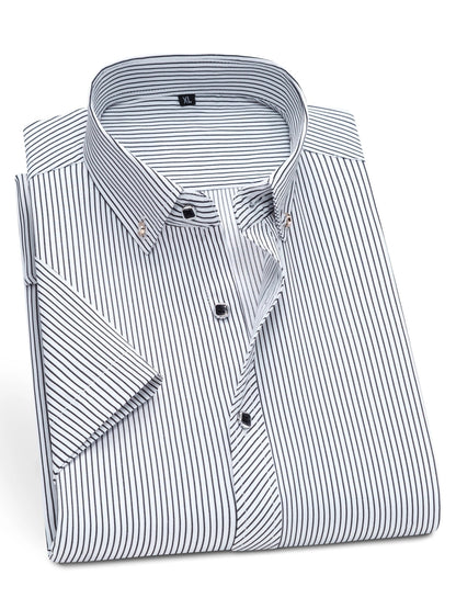 Camicia da uomo a maniche corte business con classiche righe e colletto moderno – Elegante outfit casual e da ufficio