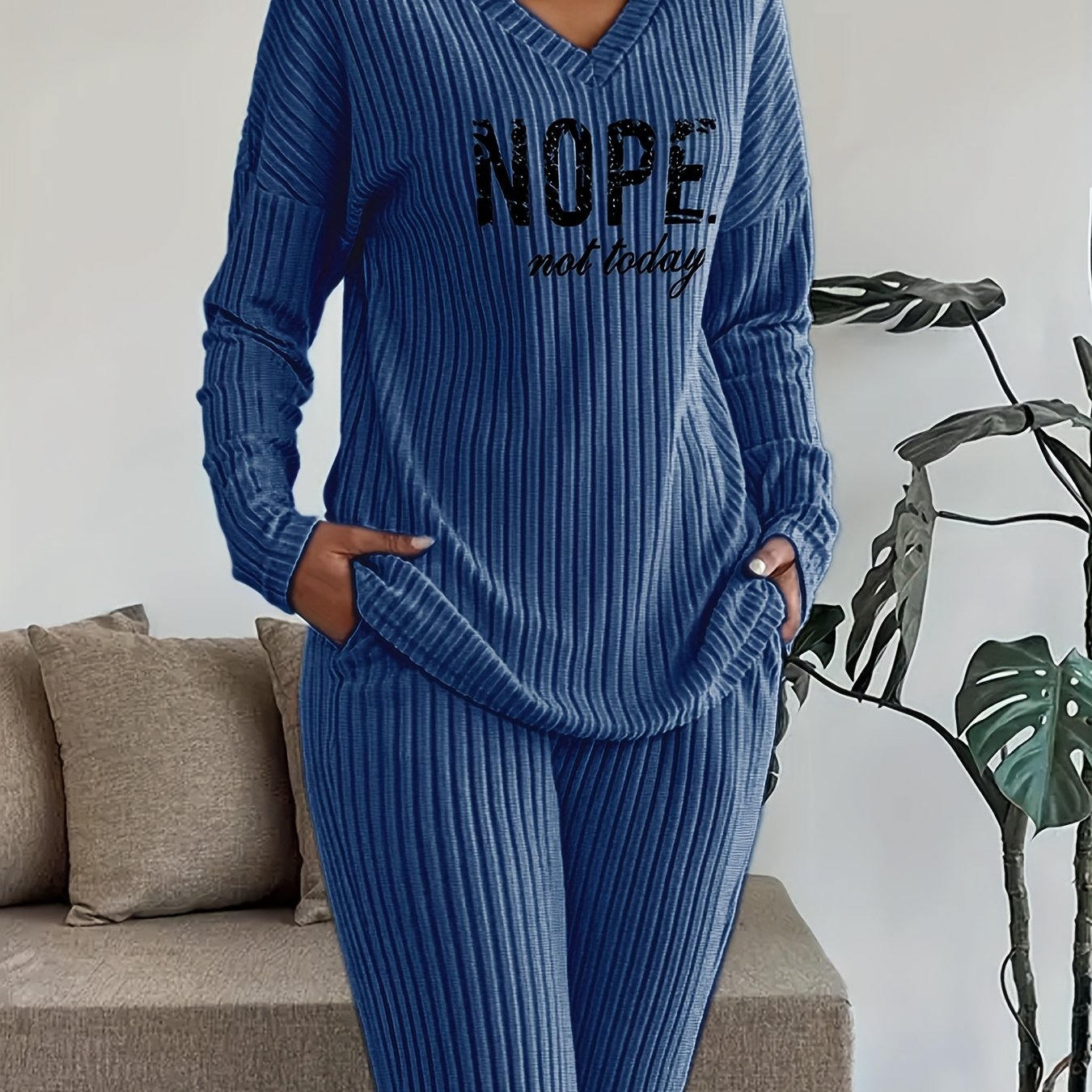 Damen Loungewear Set Gerippt mit V-Ausschnitt & Hose – "NOPE not today" Aufdruck