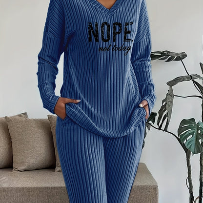 Damen Loungewear Set Gerippt mit V-Ausschnitt & Hose – "NOPE not today" Aufdruck