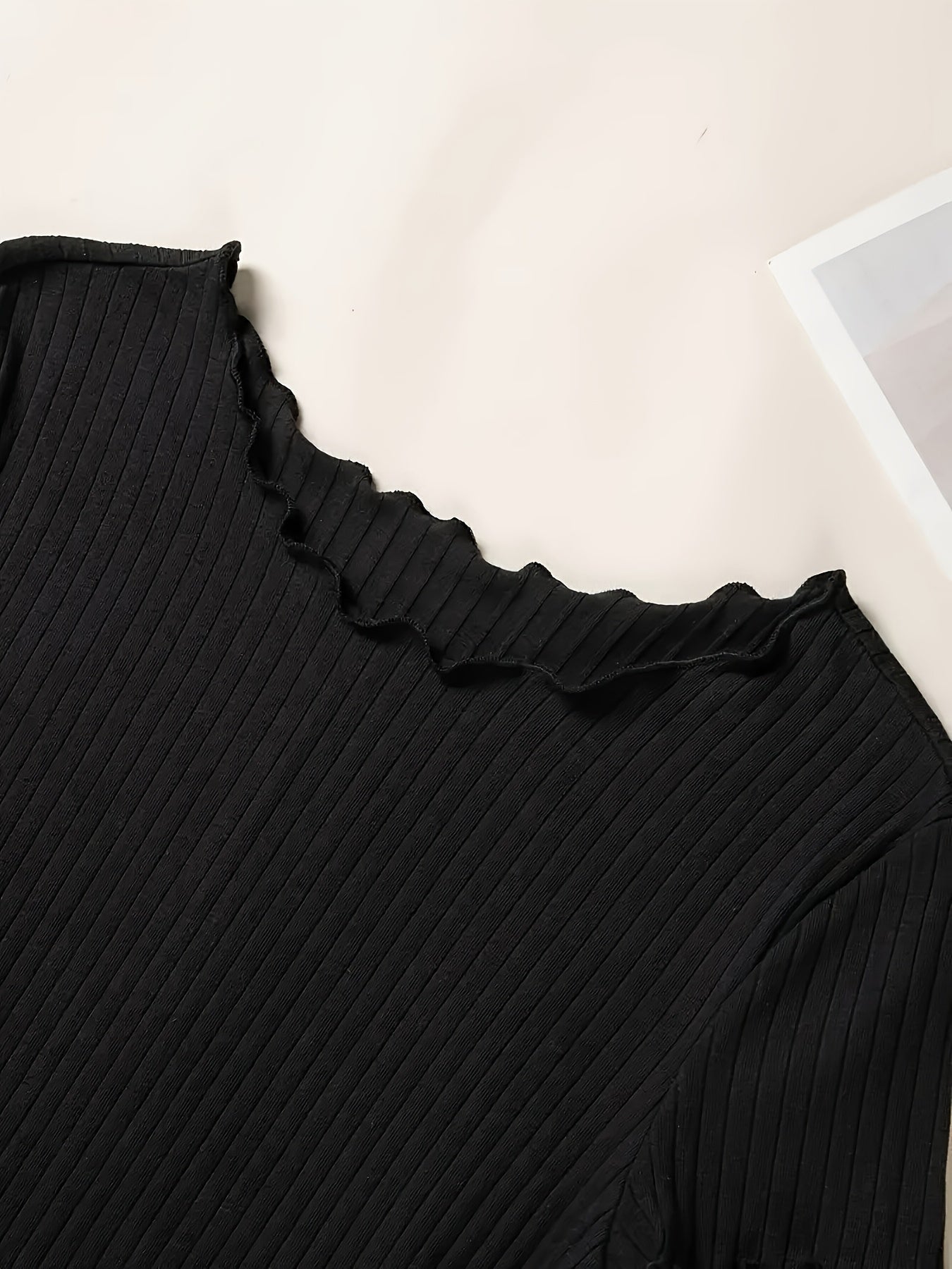 Damen Basic Kurzarm Shirt mit Rippstruktur und Wellensaum – Stilvolles Alltagsoberteil