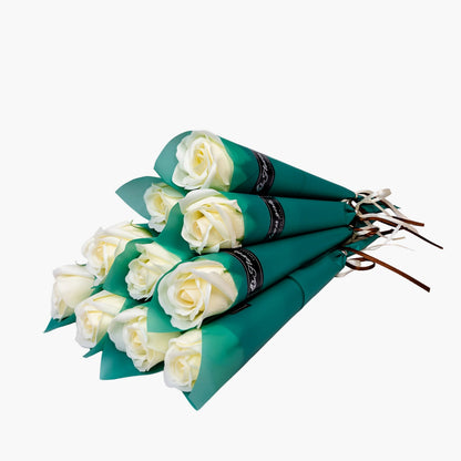 Eleganti rose regalo per donne – Rose decorative senza tempo in elegante cono regalo – Perfette per la Festa della Mamma, San Valentino e occasioni speciali