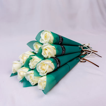 Eleganti rose regalo per donne – Rose decorative senza tempo in elegante cono regalo – Perfette per la Festa della Mamma, San Valentino e occasioni speciali