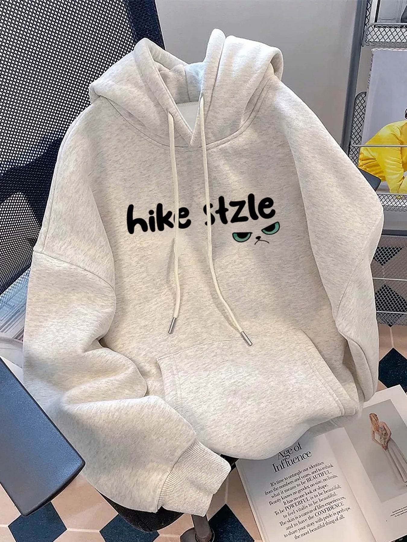 Hoodie Katze Grau mit Kapuze Ohren und Grumpy-Print