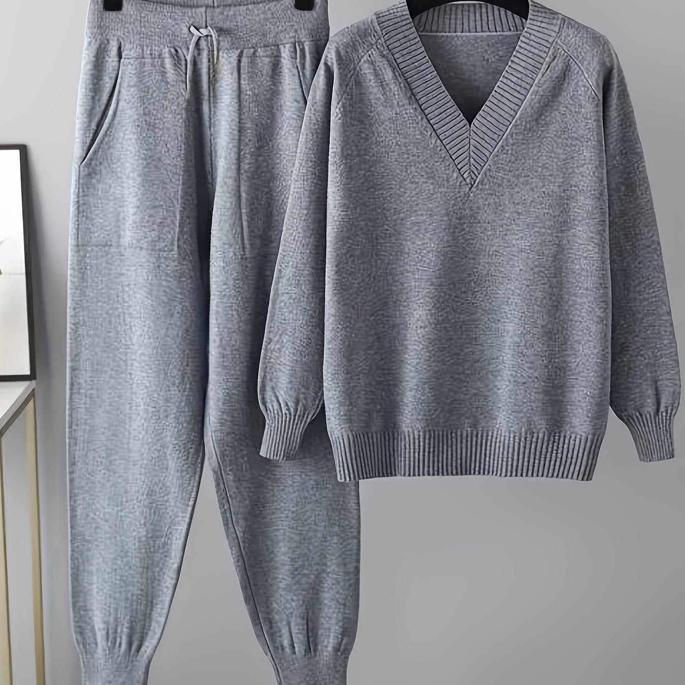 Set da donna in maglia con pullover con scollo a V e pantaloni da jogging