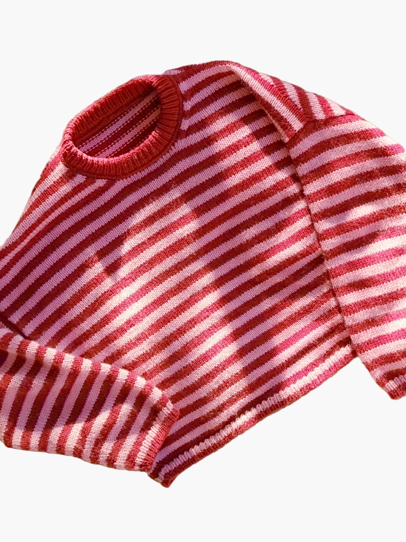 Damski sweter dziany w paski – elegancki casual na jesień i zimę