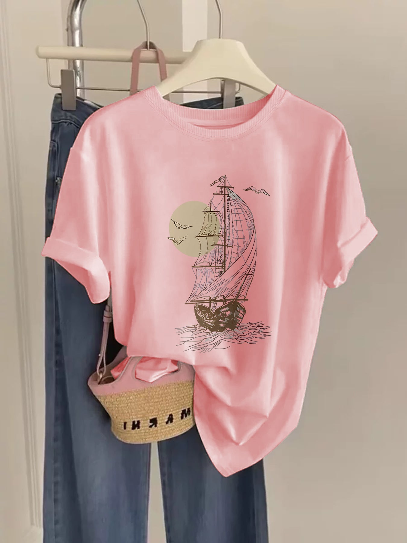 Dame T-shirt med vintage skibsprint – maritim fritidsstil til eventyrlystne