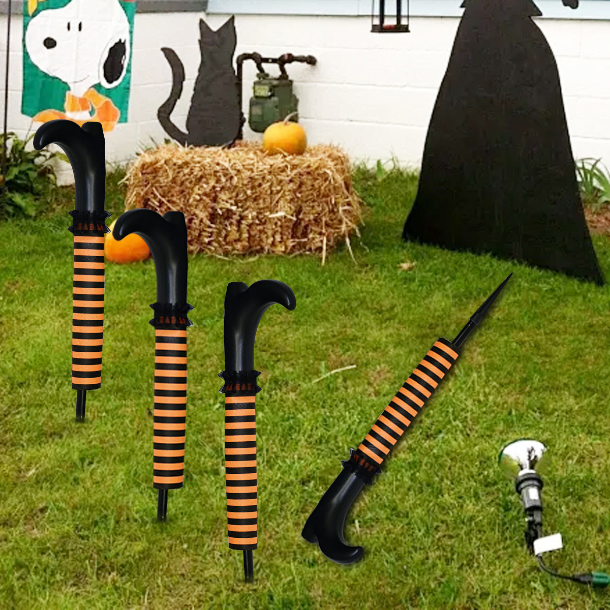 Piquets de jardin jambes de sorcière Halloween pour scène de pierre tombale effrayante