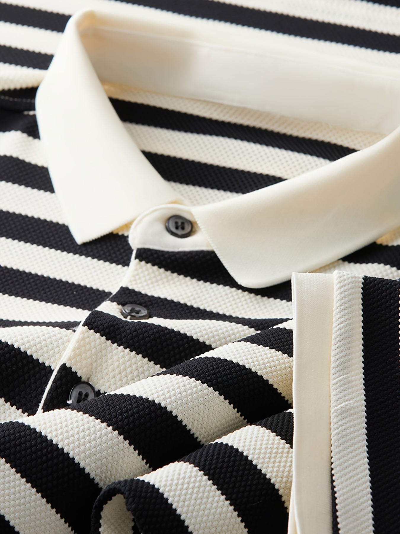 Męska koszulka polo z klasycznym wzorem w paski – krótki rękaw, elegancki styl casualowy