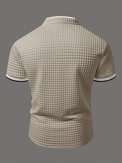 Maglietta Henley da uomo a maniche corte con collo alla coreana e stemma – Top casual moderno per tutti i giorni e uscite