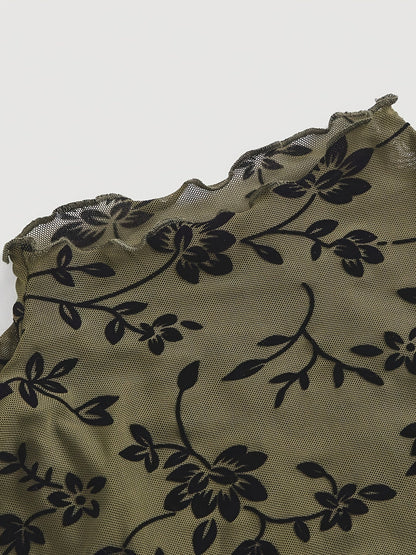 Dame Croptopp i mesh med blomsterprint og ståkrage – Elegant sommerstil