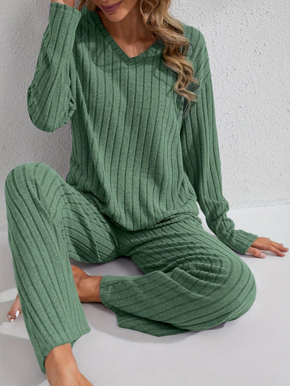 Dame-loungewear-sæt i rib med V-hals, overdel og løse bukser, afslappet, violet