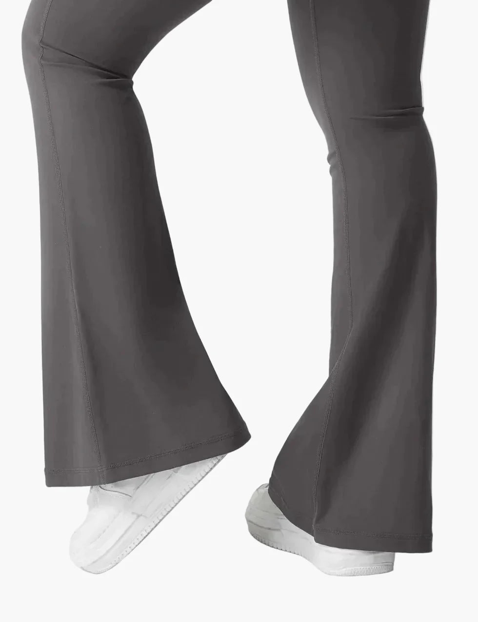 Damen Bootcut Fitness Leggings mit Cargo-Taschen – Trendige Sporthose mit Po-Formung für Training und Alltag