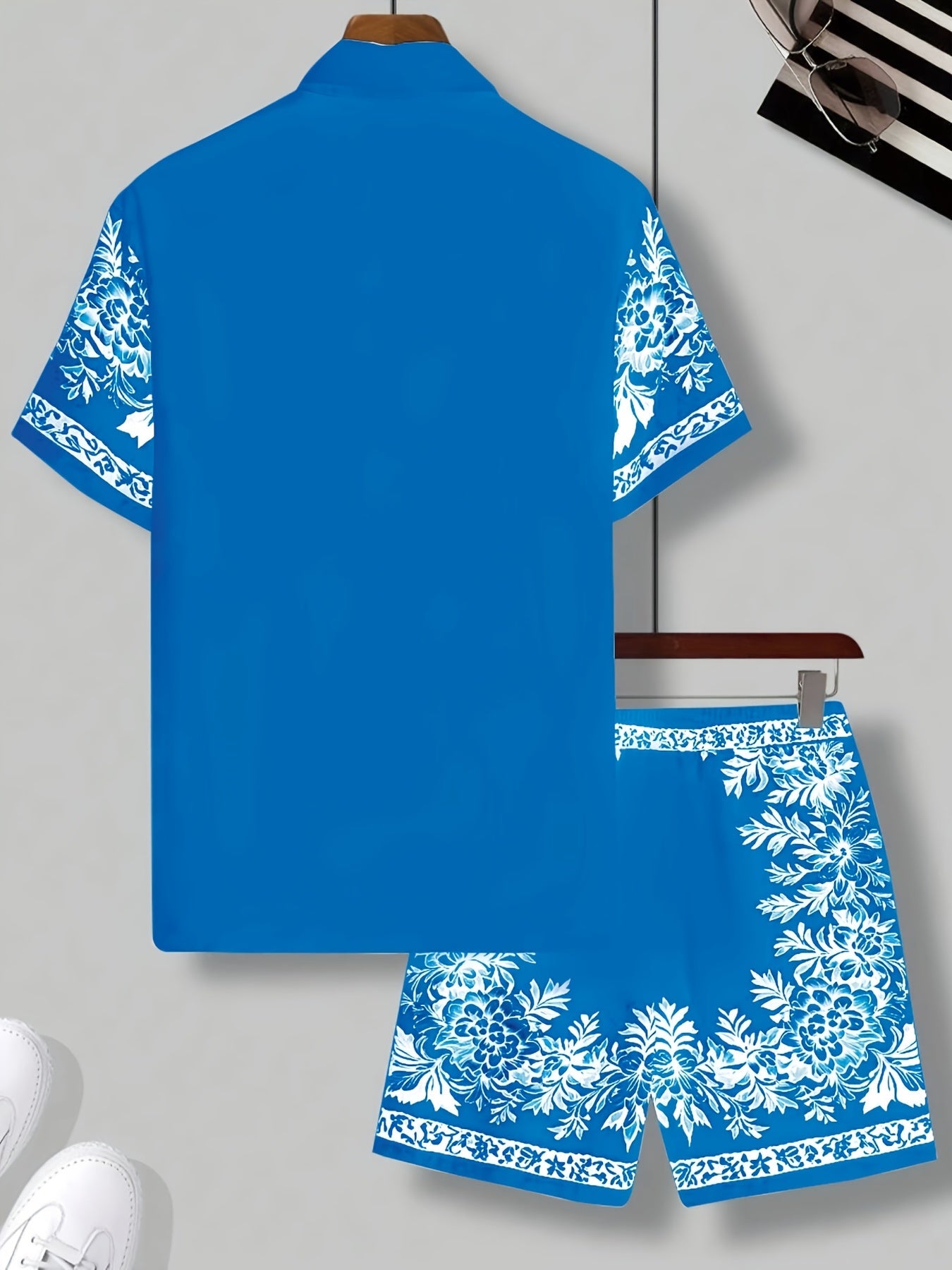 Ensemble d'été décontracté homme avec chemise à manches courtes et short, motif floral, vacances & plage