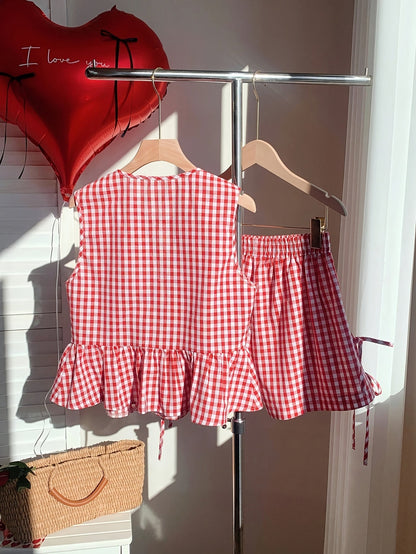 Damset med två delar med ränder – ärmlös volangtopp och shorts med rosetter, sommarstil
