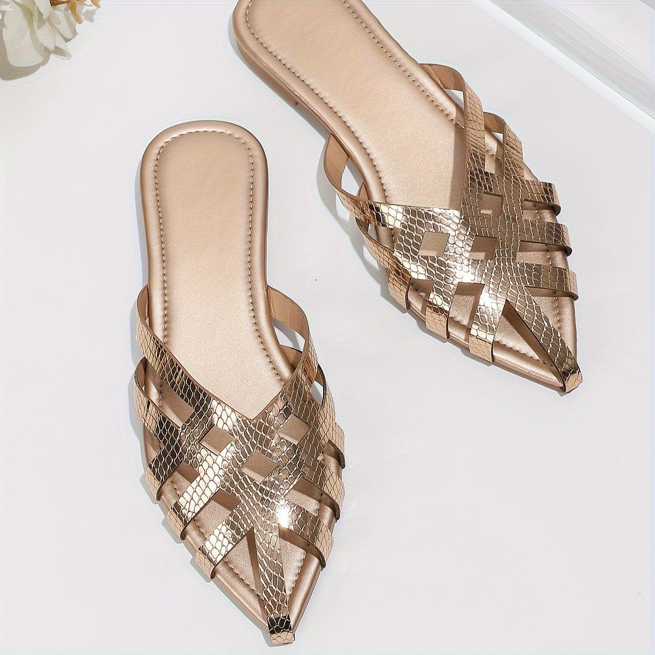 Damen Flat Mules mit spitzer Zehenpartie und geflochtenem Caged-Design – Elegante Slip-On Schuhe für Alltag und Abend