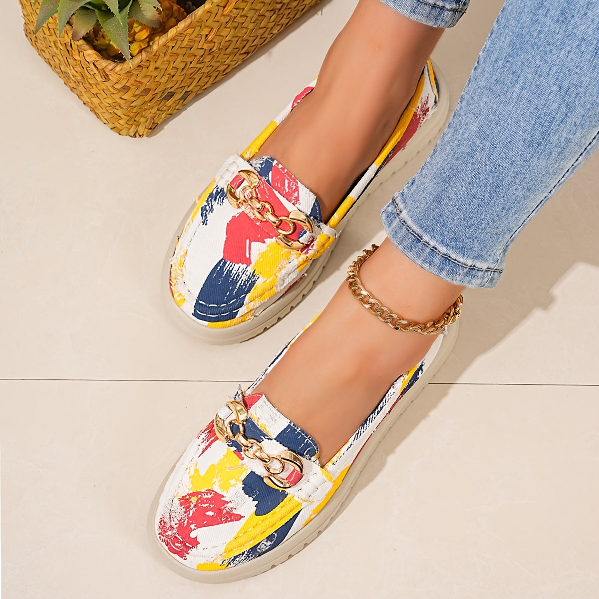 Chaussures décontractées slip-on pour femmes avec détail chaîne, style mocassin à la mode pour le quotidien et les loisirs