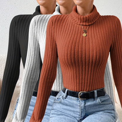 Damebody med rullekrave, ribstrik, lange ærmer og slim fit